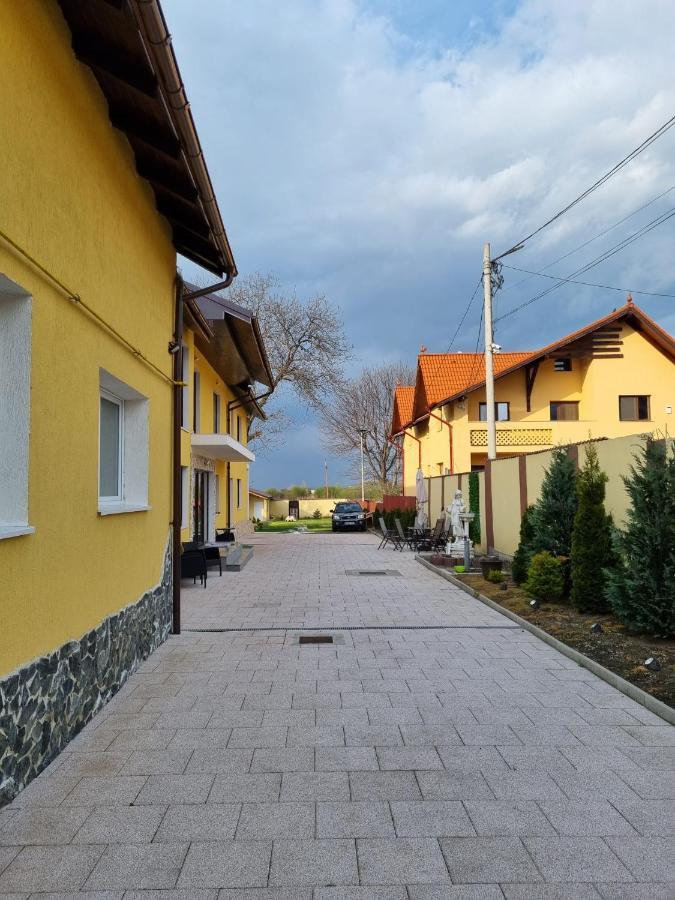 Izabella Guest House Сэчеле Экстерьер фото