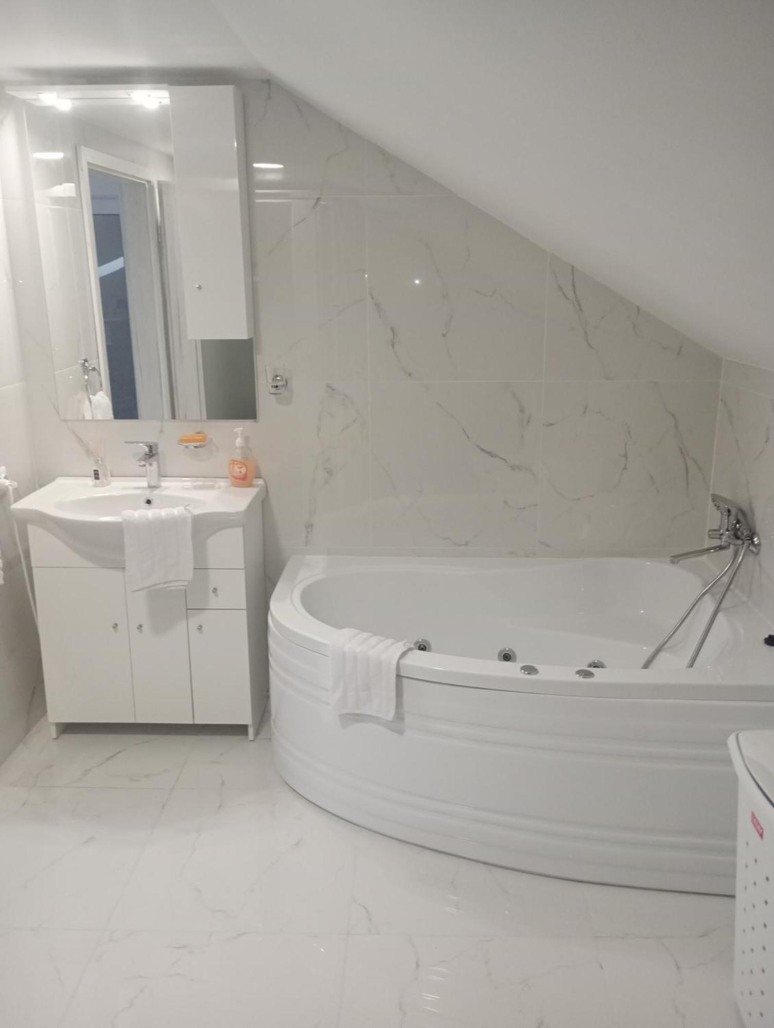 Izabella Guest House Сэчеле Экстерьер фото