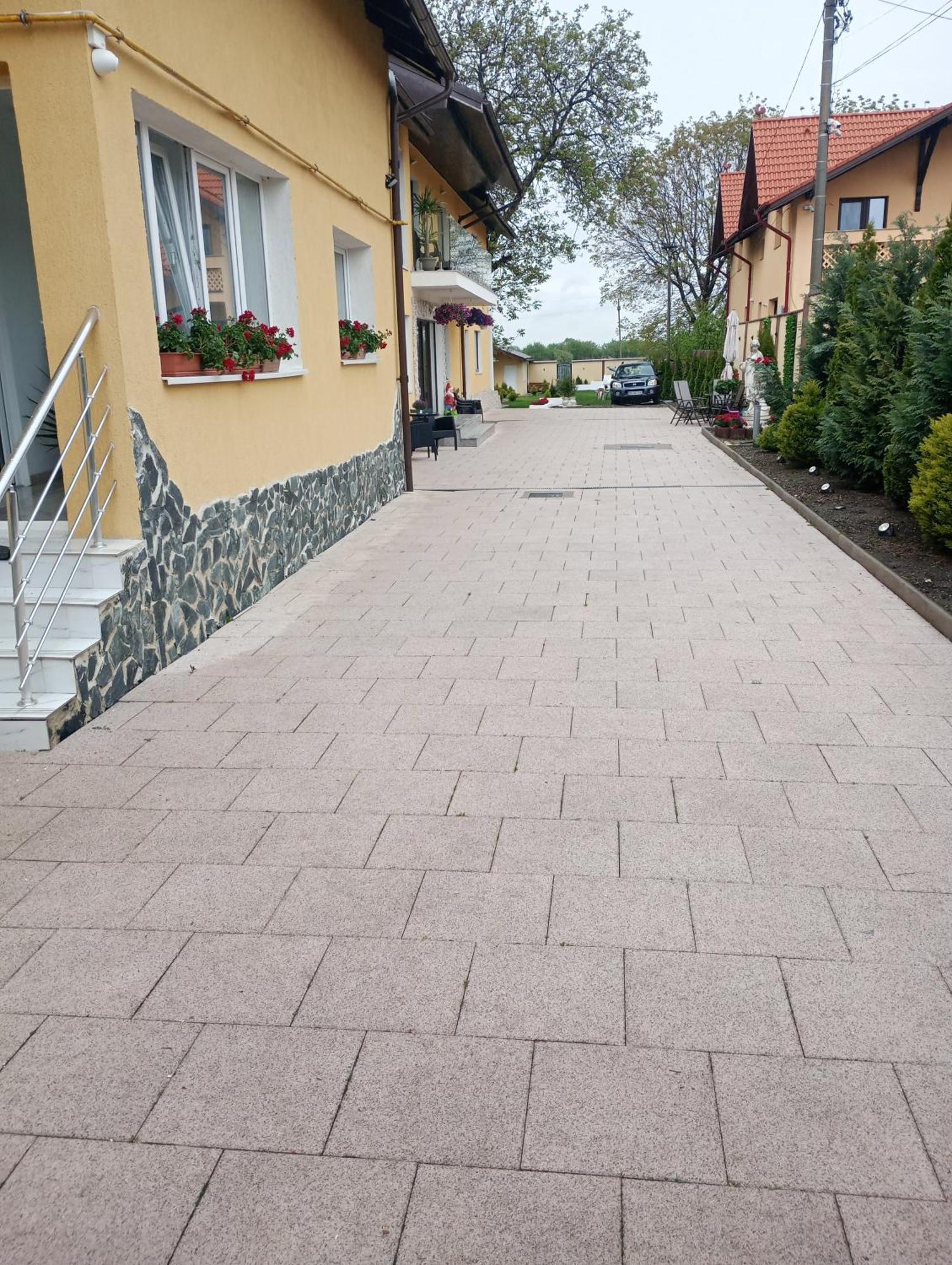 Izabella Guest House Сэчеле Экстерьер фото